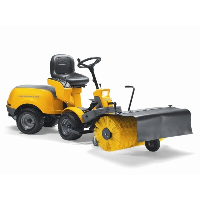 13-0977-11_rel-stiga-park-rotary-brush-with-cover-and-machine